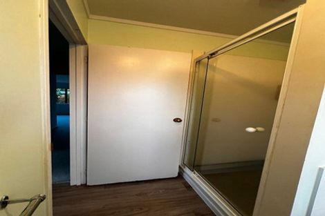 Photo of property in 3/4144 Great North Road, Glendene, Auckland, 0602