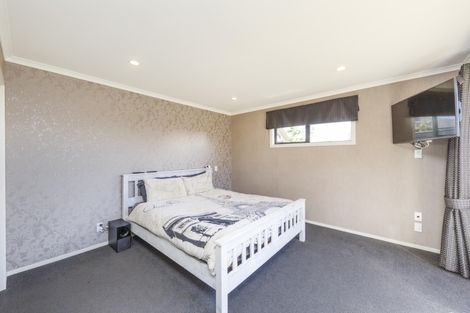 Photo of property in 5 Angelina Way, Kelvin Grove, Palmerston North, 4414