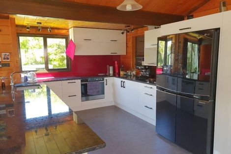 Photo of property in 16 Elder Grove, Whalers Gate, New Plymouth, 4310