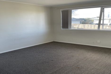 Photo of property in 70 Hyperion Drive, Randwick Park, Auckland, 2105