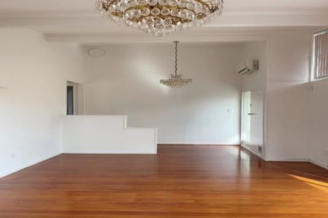 Photo of property in 1/17 Powrie Street, Glenfield, Auckland, 0629