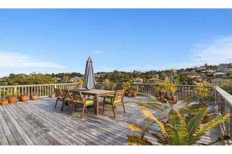 Photo of property in 24 Deverell Place, Northcross, Auckland, 0632