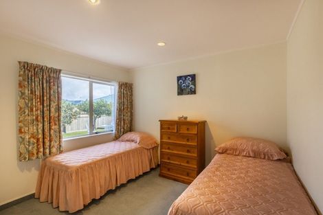 Photo of property in 66 Guildford Drive, Paraparaumu, 5032