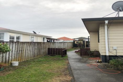 Photo of property in 52 Kelwyn Road, Kelston, Auckland, 0602