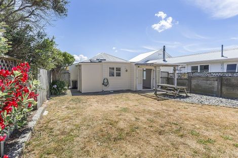 Photo of property in 137 Apu Crescent, Lyall Bay, Wellington, 6022