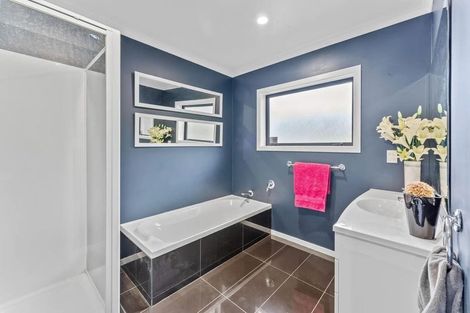 Photo of property in 13 Frankie Stevens Place, Riverstone Terraces, Upper Hutt, 5018