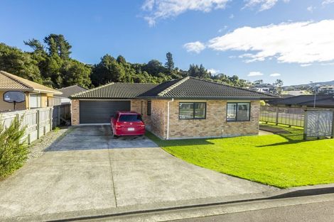 Photo of property in 4 Beaufort Close, Kingsley Heights, Upper Hutt, 5018