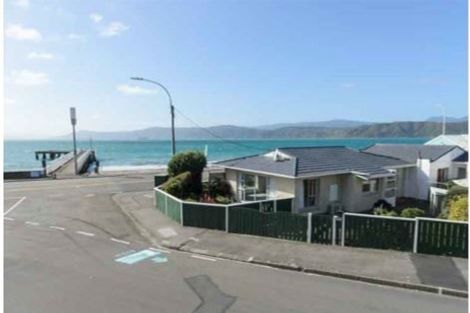 Photo of property in 73 Marine Parade, Seatoun, Wellington, 6022