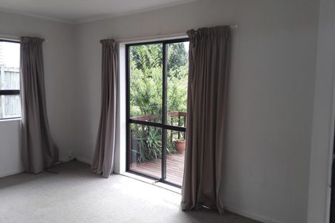 Photo of property in 2/69 Orams Road, Hillpark, Auckland, 2102
