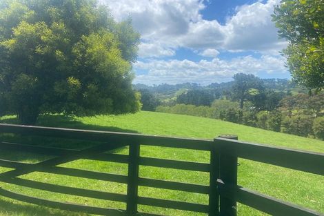 Photo of property in 14 Mcgiven Place, Coatesville, 0793