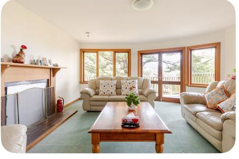 Photo of property in 5 Whiorau Grove, Lowry Bay, Lower Hutt, 5013