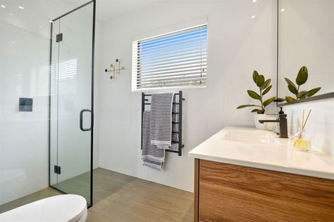 Photo of property in 9 Kauri Grove Drive, Kumeu, 0810