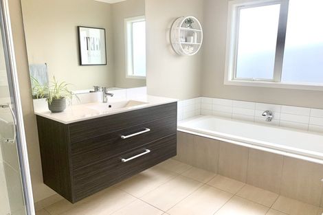 Photo of property in 14 Haast Place, Poraiti, Napier, 4112