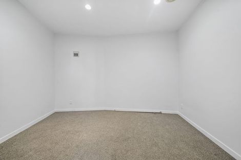 Photo of property in Endeavour Apartments, 18/125 Thorndon Quay, Pipitea, Wellington, 6011