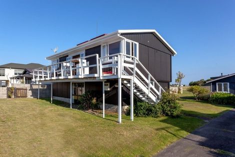 Photo of property in 611 Beach Road, Whangamata, 3620