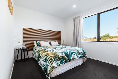 Photo of property in 2 Vickers Way, Acacia Bay, Taupo, 3385