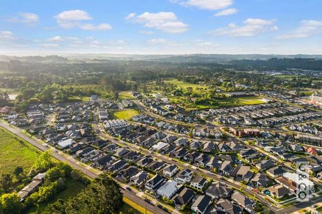 Photo of property in 37 Nobilo Road, Kumeu, 0810