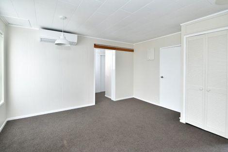 Photo of property in 1 Surf Road, Stanmore Bay, Whangaparaoa, 0932
