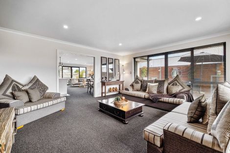 Photo of property in 3 Saint Heliers Grove, Fitzherbert, Palmerston North, 4410