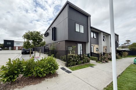 Photo of property in 16 Hoopers Road, Glen Eden, Auckland, 0602