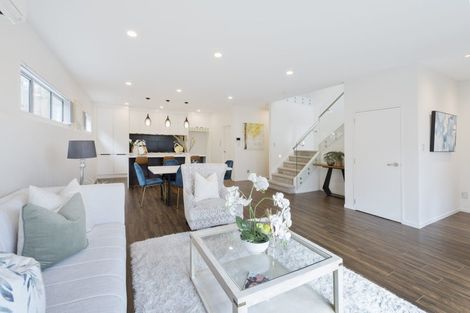 Photo of property in 25 View Road, Henderson, Auckland, 0612