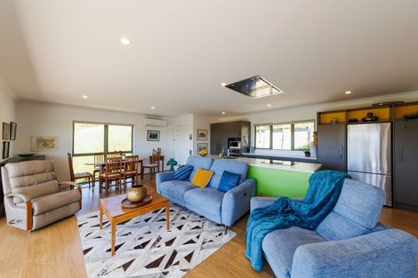 Photo of property in 121 Cashmere Drive, Fitzherbert, Palmerston North, 4410