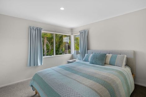 Photo of property in 46 Unsworth Drive, Unsworth Heights, Auckland, 0632