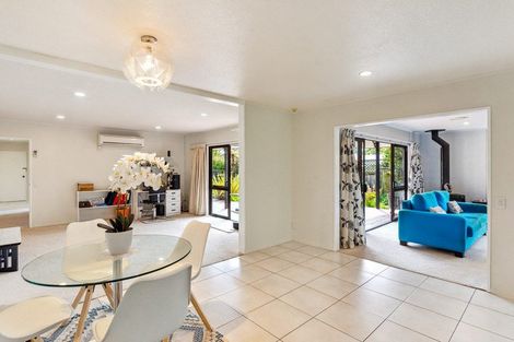 Photo of property in 35 Greenaway Road, Waikanae, 5036