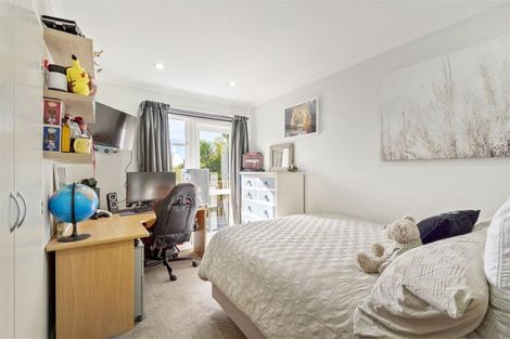 Photo of property in 113 Carlisle Road, Torbay, Auckland, 0632