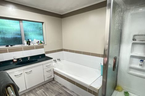 Photo of property in 1/21 Sunnyside Road, Sunnyvale, Auckland, 0612