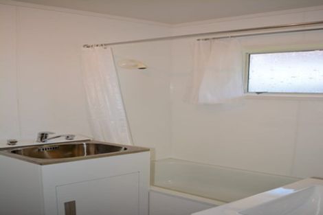 Photo of property in 4/318 Te Atatu Road, Te Atatu South, Auckland, 0610