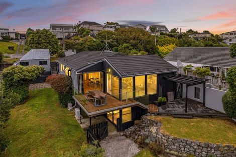 Photo of property in 55 Kahu Road, Paremata, Porirua, 5024