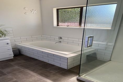 Photo of property in 68 Bruce Mclaren Road, Henderson, Auckland, 0612