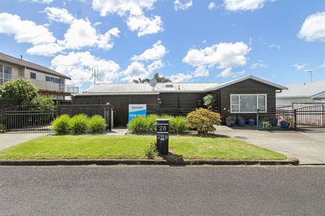 Photo of property in 28 Crispe Road, Clarks Beach, 2122