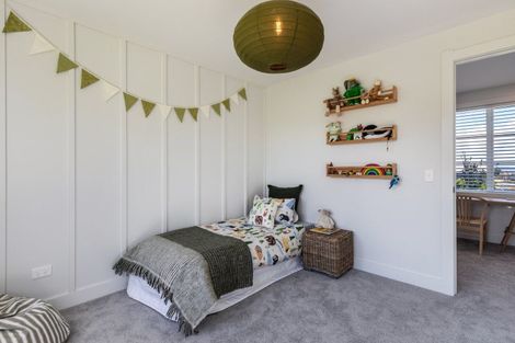 Photo of property in 5 Lens Way, Acacia Bay, Taupo, 3385