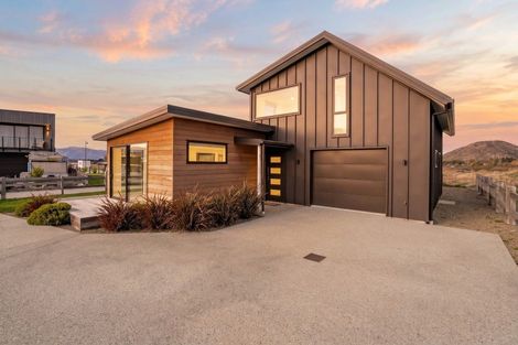 Photo of property in 5 Wallace Place, Wanaka, 9305