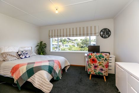 Photo of property in 31 Awanui Street, Merrilands, New Plymouth, 4312