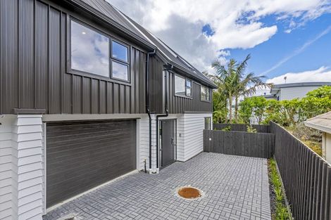 Photo of property in 71c Seaview Road, Castor Bay, Auckland, 0620