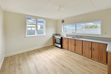 Photo of property in 5 Arawa Place, Castlecliff, Whanganui, 4501
