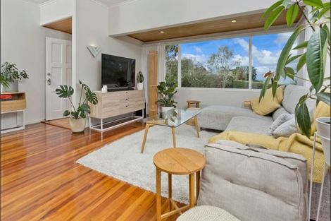 Photo of property in 1/160 East Coast Road, Forrest Hill, Auckland, 0620