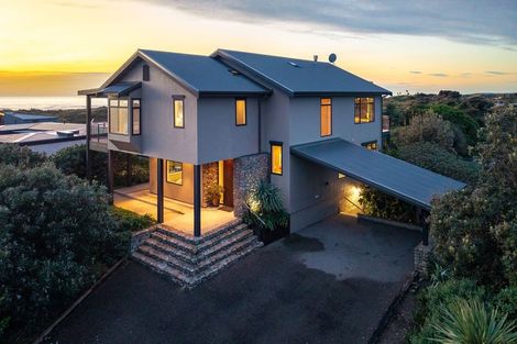 Photo of property in 8 Beachview Grove, Peka Peka, Waikanae, 5391