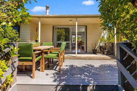 Photo of property in 21 Salem Place, Torbay, Auckland, 0630