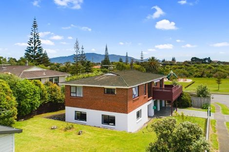 Photo of property in 34 Queens Road, Waikanae Beach, Waikanae, 5036