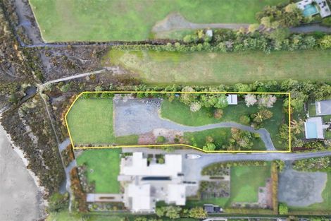 Photo of property in 42 Waimanu Place, Point Wells, 0986