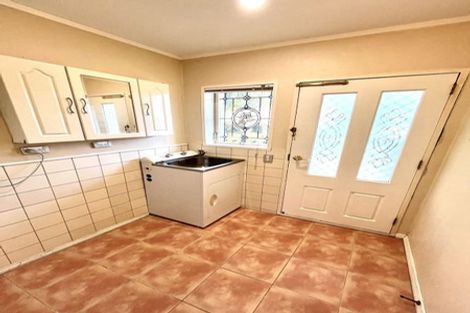 Photo of property in 27 Mirrabooka Avenue, Botany Downs, Auckland, 2010