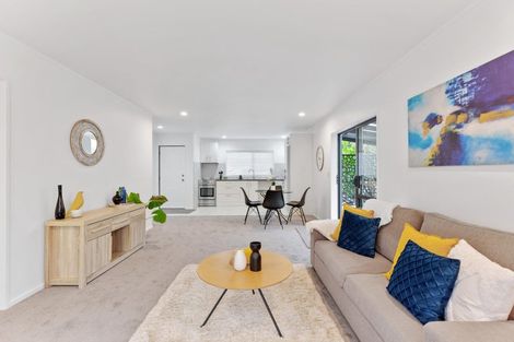 Photo of property in 32 Marinich Drive South, Ranui, Auckland, 0612