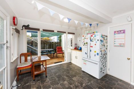 Photo of property in 17 Manson Street, Terrace End, Palmerston North, 4410