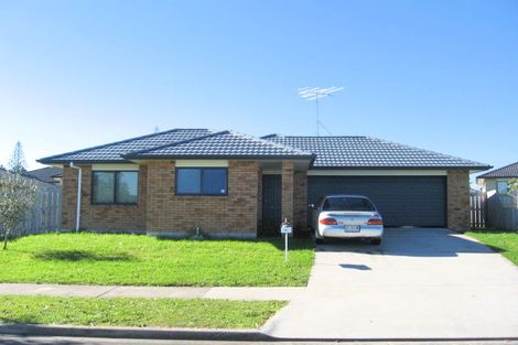 Photo of property in 14 Loughinisland Place, Weymouth, Auckland, 2103