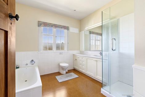 Photo of property in 16 Plunket Street, Kelburn, Wellington, 6012