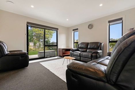 Photo of property in 5 Faber Place, Rototuna North, Hamilton, 3210